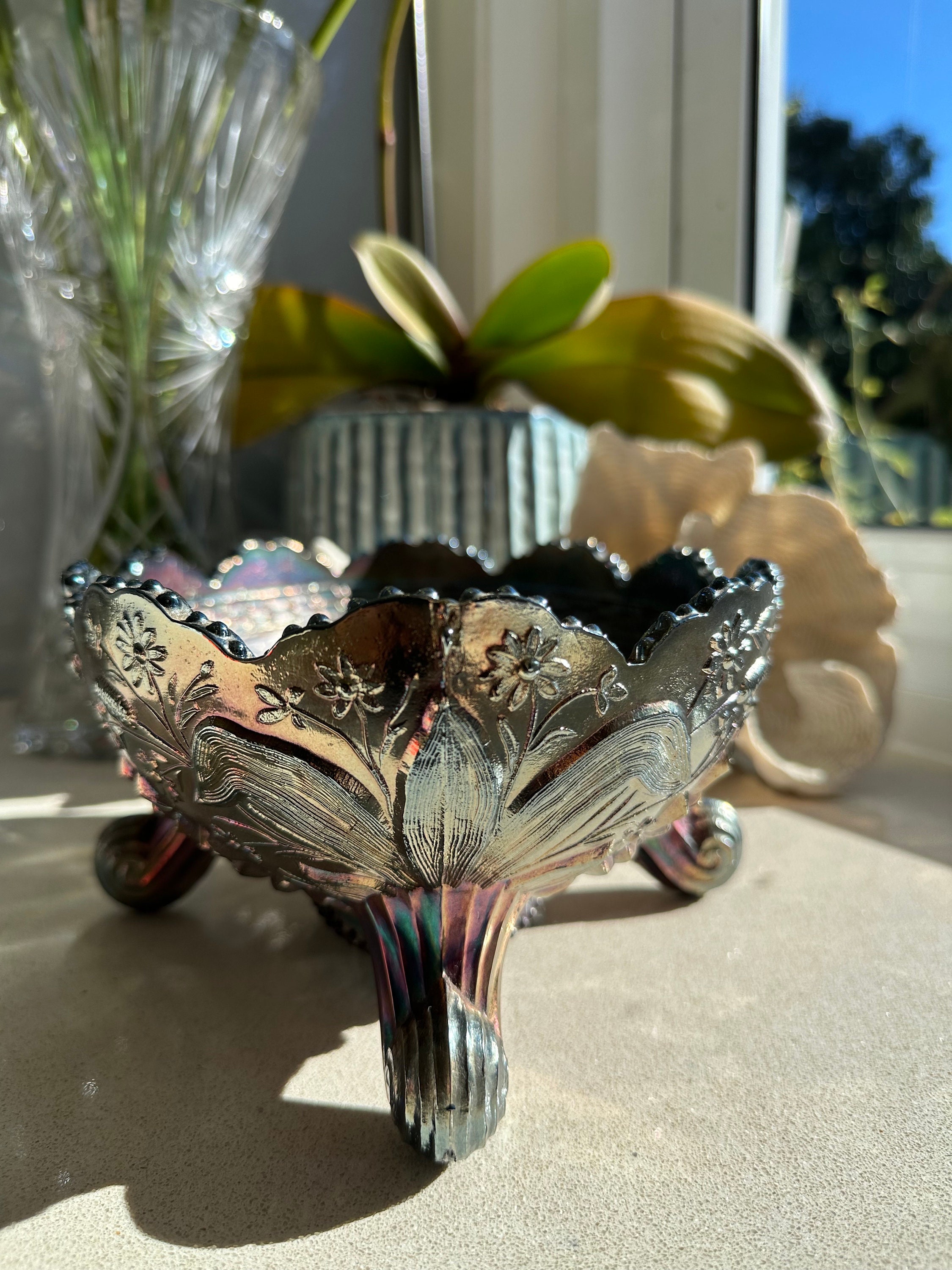 アンティークフェントンブラックカーニバルガラスボウル – アザミと