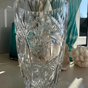 Jarrón vintage de cristal tallado: diseño de estrellas y abanicos, 19,5 cm