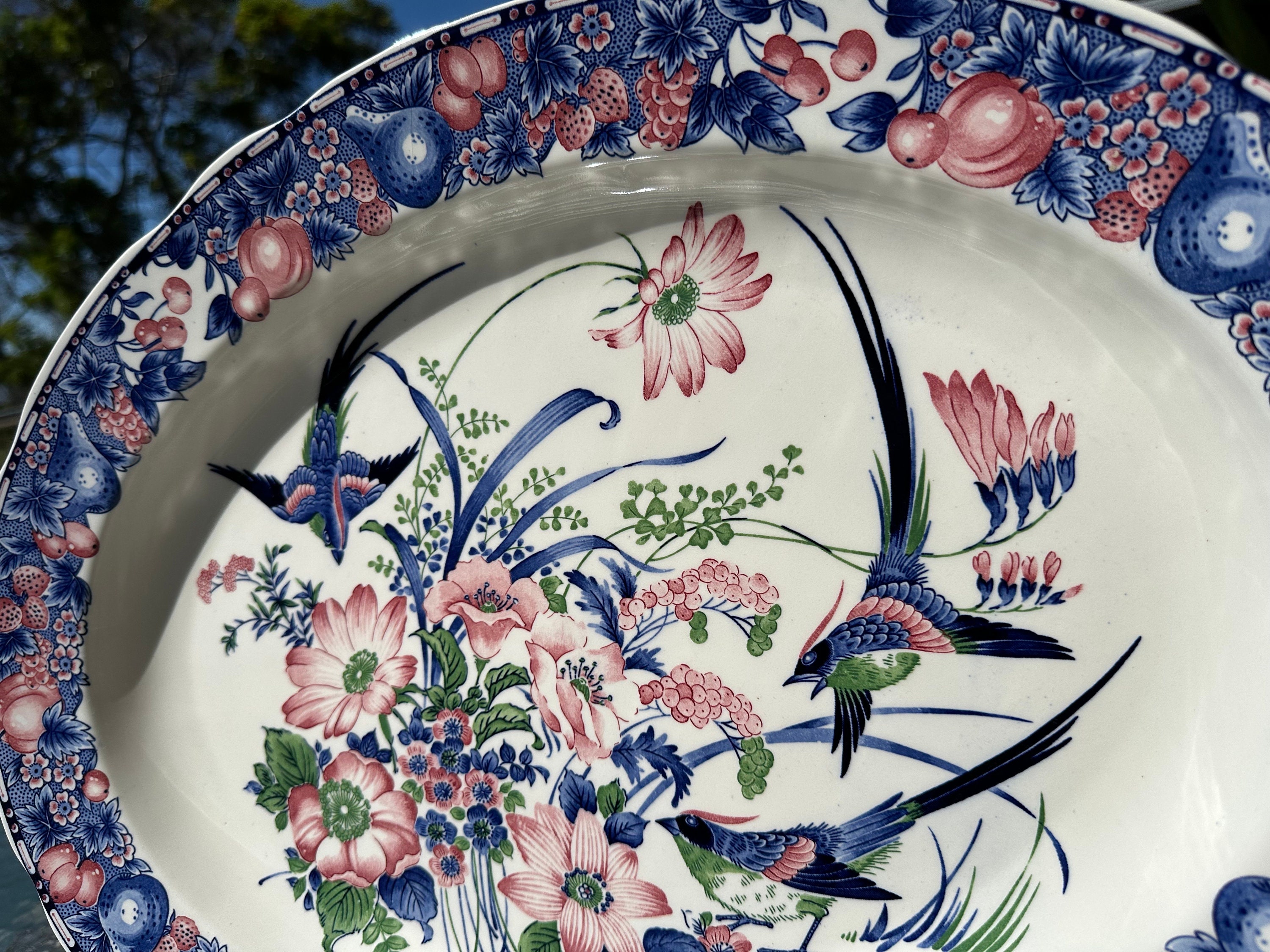 ヴィンテージ 日本の七面鳥大皿：青とピンクの花と鳥の風景 幅45 cm