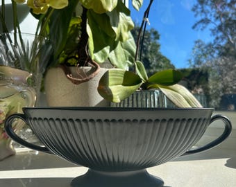 Wedgwood Black Etruria and Barlaston Black Moonstone Fluted Ribbed Trophy Vase Twin Handle Mantle Vase - 1960&#39;s Wedgwood Black Vase