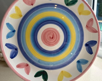 Piatto da parete in ceramica italiana dipinta a mano: decoro mediterraneo (27 cm)