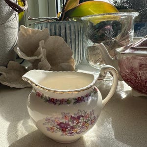 JOHNSON BROS OLD English Milk Jug, Pretty Pink Design circ 1950&#39;s