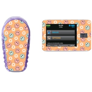 Peut inclure: Deux autocollants avec un motif de visage souriant sur fond pêche. Les autocollants sont conçus pour s'adapter à un appareil médical. Le plus grand autocollant comporte le texte "BOLUS", "OPTIONS", "INSULIN ON BOARD (IOB)", "Unités", "1.3", "Temps restant", "1,09 h", et "10:20 14 nov. 230".
