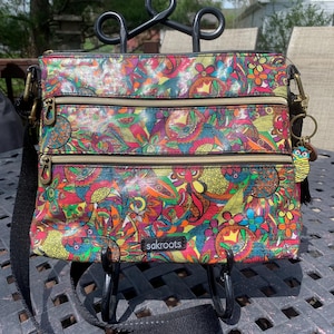 Bolso bandolera Sakroots en excelente estado