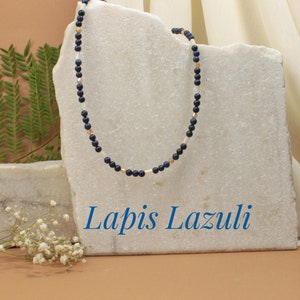 Gargantilla de lapislázuli, collar de lapislázuli, gargantilla de piedras preciosas azul marino, gargantilla de cristal de lapislázuli con tubos de concha, gargantilla minimalista