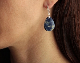 Pendientes colgantes de sodalita bañados en plata: joyas de piedras preciosas naturales