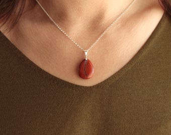 Collier à pendentif en jaspe rouge : argent sterling, goutte de pierre naturelle