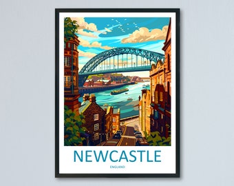 Op de afbeelding: Een kleurrijke illustratie van de Tyne Bridge in Newcastle, Engeland. De brug is een stalen boogbrug die de rivier de Tyne overspant. De illustratie toont de brug vanuit een lage hoek, met gebouwen aan weerszijden van de rivier. De lucht is blauw met witte wolken. De tekst "NEWCASTLE" en "ENGLAND" staat onderaan de afbeelding.