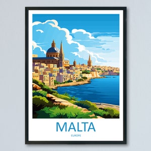 Puede incluir: Una ilustraci&oacute;n colorida de una ciudad con una iglesia y edificios a lo largo de una costa. El cielo es azul con nubes blancas. El texto "MALTA EUROPE" est&aacute; en la parte inferior de la imagen.