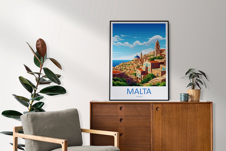 Puede incluir: Una ilustraci&oacute;n colorida de una ciudad con edificios, una iglesia y un cielo azul. El texto "MALTA EUROPE" est&aacute; en la parte inferior de la imagen.