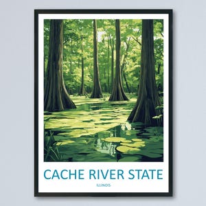 以下が含まれることがあります： 緑と青の色合いのポスターで、背の高い木々と静かな水面のある沼地の風景が描かれています。ポスターの下部には「CACHE RIVER STATE ILLINOIS」というテキストがあります。