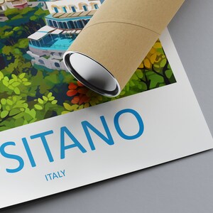 Puede incluir: Una ilustraci&oacute;n colorida de Positano, Italia, con una vista de la ciudad y el paisaje circundante. El texto "POSITANO" est&aacute; impreso en letras azules sobre un fondo blanco, con la palabra "ITALIA" impresa en letras azules m&aacute;s peque&ntilde;as debajo.