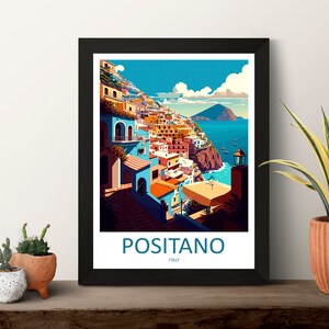 Może przedstawiać: Kolorowa ilustracja Positano, Włochy, miasta na Wybrzeżu Amalfi, z niebieskim niebem i oceanem w tle. Tekst "POSITANO" i "WŁOCHY" jest wydrukowany pod obrazem.