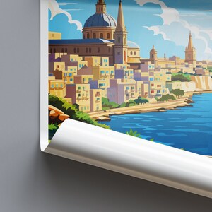 Puede incluir: Una ilustraci&oacute;n colorida de una ciudad con un gran edificio de iglesia en el centro. La ciudad est&aacute; situada en un acantilado con vistas a un cuerpo de agua azul. El cielo es azul con nubes blancas.