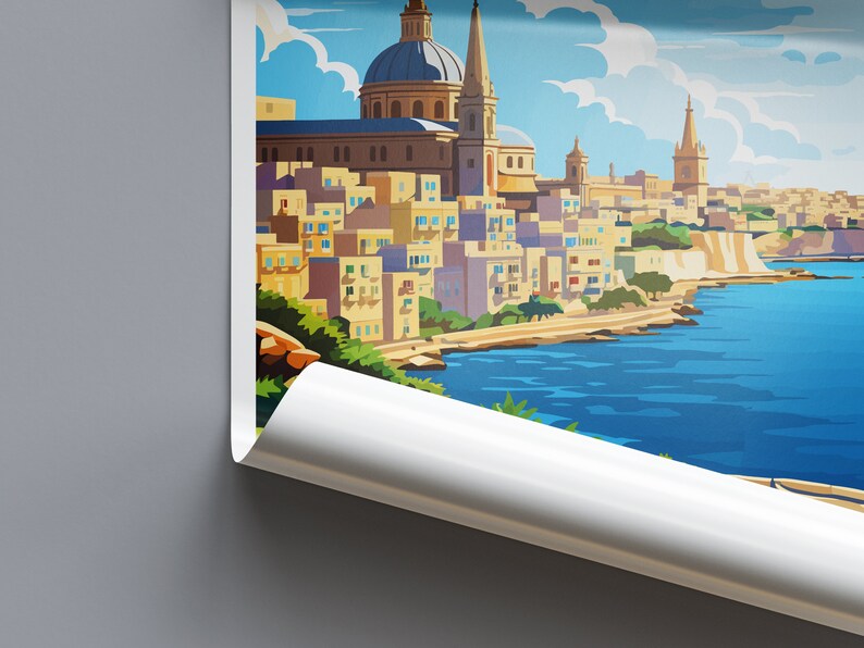 Puede incluir: Una ilustraci&oacute;n colorida de una ciudad con un gran edificio de iglesia en el centro. La ciudad est&aacute; situada en un acantilado con vistas a un cuerpo de agua azul. El cielo es azul con nubes blancas.