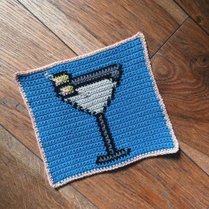 Martini Cocktail with Olives Tapestry Crochet Wall Hanging Pattern