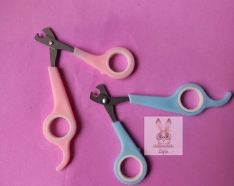 Scissors to cut your nails