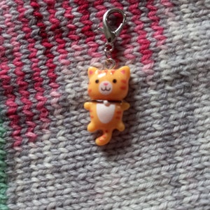 Stitch marker kitten with carabiner image 5