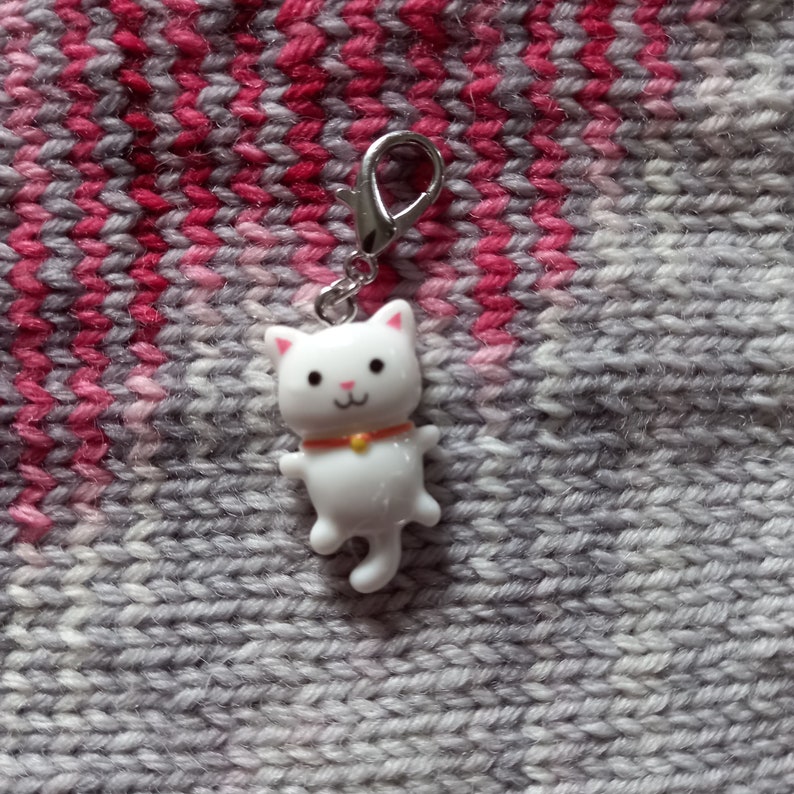 Stitch marker kitten with carabiner image 3