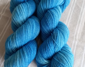 Sockenwolle handgefärbt 4fädig, azure blue