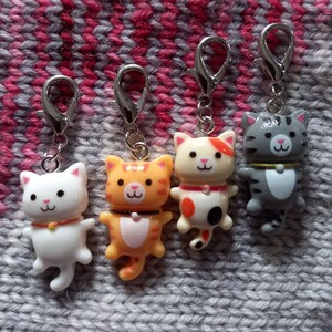 Stitch marker kitten with carabiner image 1