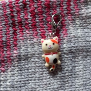 Stitch marker kitten with carabiner image 4