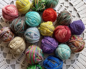 Chaussettes Scrappy, mini écheveaux, fil de chaussettes teint à la main, tricot de chaussettes colorées, mini boules