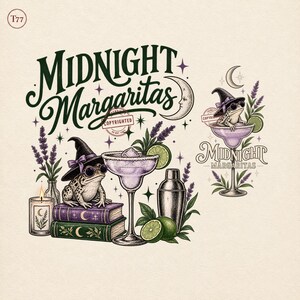 Peut inclure: Une illustration graphique avec le texte Midnight Margaritas, un crapaud portant un chapeau de sorcière et des lunettes de soleil assis sur deux livres, une bougie allumée, un shaker, des brins de lavande, des citrons verts et une lune.