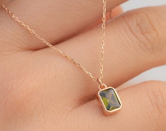 Peridot Baguette Necklace - August Birthstone Necklace - Mother's Day Gift -  Dainty Green Gold Necklace - Gifts for Mothers - Gifts for Her