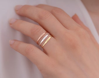 Stapelbarer Namensring – Zierlicher Silberring – Personalisierter Ring mit Namensgravur – Geschenke für Sie – Zierlicher Namensring – Hochzeitstagsgeschenk – Muttergeschenke