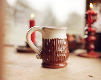 Tasse à café sculptée avec poignée en rouleau ~ Fait main à partir de zéro