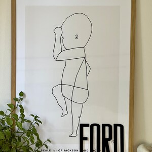 Puede incluir: Un dibujo en blanco y negro de un beb&eacute; en un marco. La palabra "FORD" est&aacute; escrita en letras negras debajo de la imagen. El texto debajo de la imagen dice "SCALE 1:1 OF JACKSON 5 INCHES / 7 POUNDS 12 OUNCES AU ORD OP 1 4, 20 16"