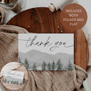 Tarjeta de agradecimiento para boda en la montaña, plantilla editable, boda en un bosque brumoso, tarjetas de agradecimiento con forma de pino, edición en Canva, descarga instantánea