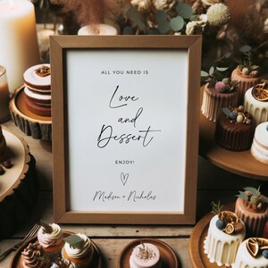 Może przedstawiać: Ramka z napisem "All you need is Love and Dessert. Enjoy! Madison + Nicholas" na białym tle. Wok&oacute;ł ramki znajdują się r&oacute;żne małe ciasta i desery na drewnianych podstawkach.