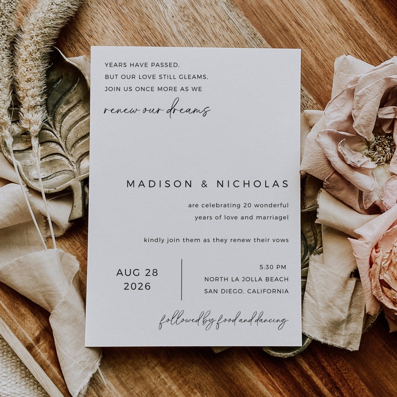 Puede incluir: Una tarjeta de invitaci&oacute;n de boda blanca con el texto "YEARS HAVE PASSED. BUT OUR LOVE STILL GLEAMS. JOIN US ONCE MORE AS WE renew our dreams MADISON & NICHOLAS are celebrating 20 wonderful years of love and marriage kindly join them as they renew their vows AUG 28 2026 5:30 PM NORTH LA JOLLA BEACH SAN DIEGO, CALIFORNIA followed by food and dancing"