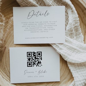 Pode incluir: Dois cart&otilde;es brancos com texto preto. O cart&atilde;o superior diz "Detalhes" e fornece instru&ccedil;&otilde;es para escanear um c&oacute;digo QR para visitar um site de casamento. O cart&atilde;o inferior tem um c&oacute;digo QR, o texto "Sierra + Blake" e a data "April 4th, 20XX".