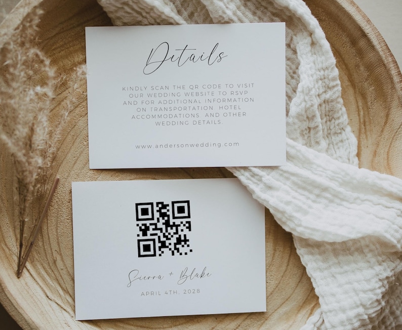 K&ouml;nnte beinhalten: Eine wei&szlig;e Karte mit schwarzem Text, der "Details" und "KINDLY SCAN THE QR CODE TO VISIT OUR WEDDING WEBSITE TO RSVP AND FOR ADDITIONAL INFORMATION ON TRANSPORTATION HOTEL ACCOMMODATIONS AND OTHER WEDDING DETAILS. www.andersonwedding.com" lautet. Eine zweite wei&szlig;e Karte mit einem schwarzen QR-Code und dem Text "Sierra + Blake APRIL 4TH. 2028".