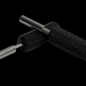 Destornillador magnético con punta hexagonal y moleteada en forma de piña