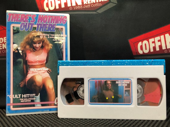 There's Nothing Out There : Um filme B que brinca com tropos do terror, antes de Pânico