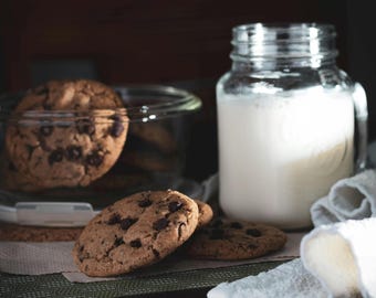 Przepis na najlepsze miękkie i ciągnące się ciasteczka z kawałkami czekolady – klasyczny amerykański deser ciasteczkowy w formacie PDF