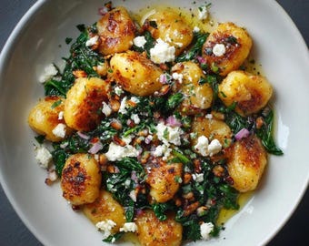 ほうれん草とフェタチーズのクリーミーニョッキのレシピ：ガーリッククリームソース（デジタルダウンロード）