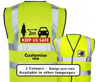 Può includere: Un giubbotto di sicurezza giallo con strisce riflettenti e una grafica nera che dice "KEEP US SAFE" con un'icona di persona e auto. Il giubbotto ha anche il testo "Customise me" e "3 Colori - Progetta il tuo Disponibile in altre lingue".
