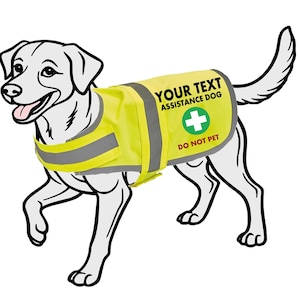 Puede incluir: Ilustración de dibujos animados de un perro blanco que lleva un chaleco de servicio amarillo brillante. El chaleco tiene rayas reflectantes y el texto "YOUR TEXT ASSISTANCE DOG" con un símbolo de cruz verde y "DO NOT PET".