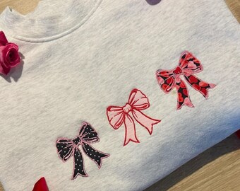 Embroidered Appliqué Bow Sweatshirt, Coquette Sweatshirt. Valentines Coquette Bow Sweatshirt.