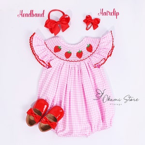 Berry First Birthday Outfit, Hand Embroidery Baby Girl Strawberry Clothes Set, Sweet One Baby dress, Baby Shower Gift, Cake Smash Photoshoot