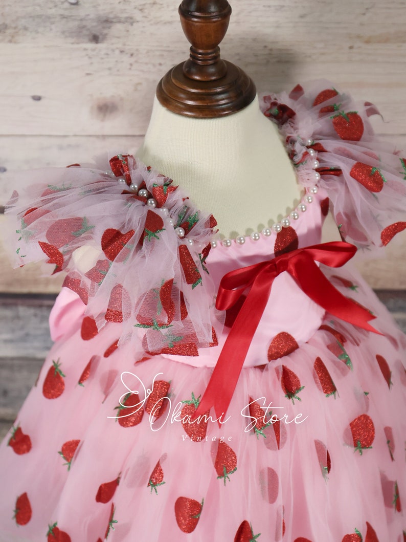 Tenue pour le premier anniversaire des petits fruits, parure de vêtements personnalisée aux fraises pour bébé fille, robe Sweet One Baby, cadeau de baby shower, séance photo Cake Smash image 5