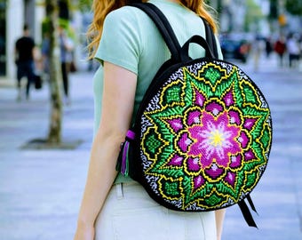 Mochila crochet loto: Mandala Verde Morado, Estilo Wayuu