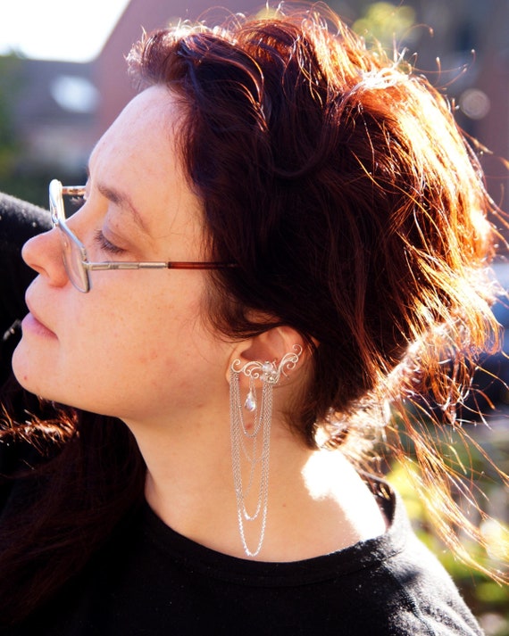 Comfortable ear cuff with chains, elegant no piercing earring, mono earring