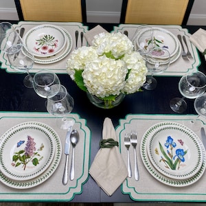 Linhao placemats with green embroidery on the border| Green placemats | Any occasion | Embroidered placemats