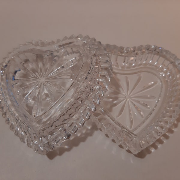 Boîte à bijoux coeur en verre ancien et vintage